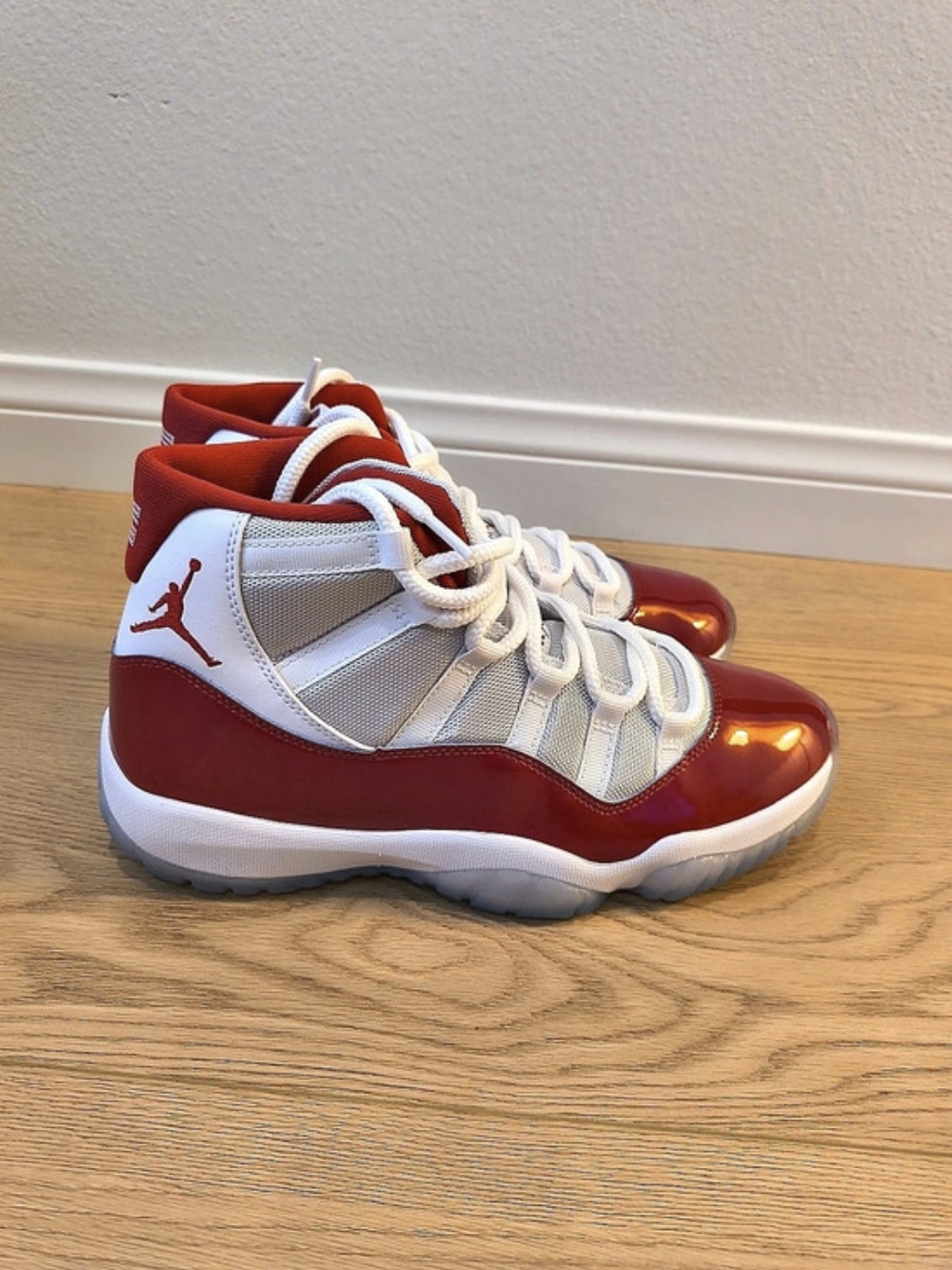 Jordan 11 - Cherry Red
